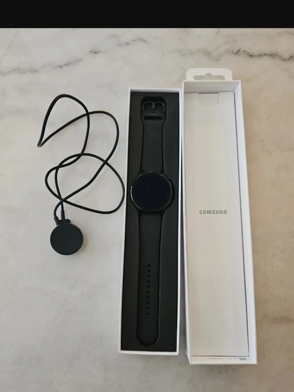 Samsung Galaxy Black Round Smartwatch with Black Charger- Great Condition 42mm
